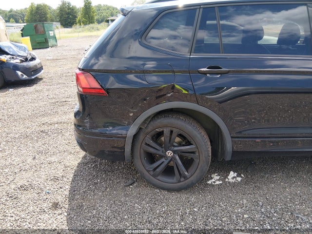 Продажа на аукционе авто 2023 Volkswagen Tiguan 2.0t Se R-line Black, vin: 3VVCB7AX3PM125997, номер лота: 45935882