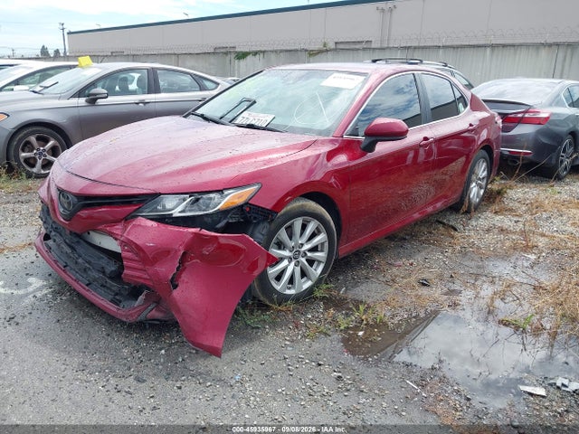 Toyota CAMRY LE 2018 4T1B11HKXJU565766 Image 2