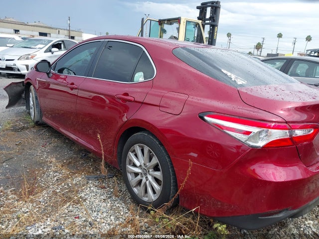 Toyota CAMRY LE 2018 4T1B11HKXJU565766 Image 3