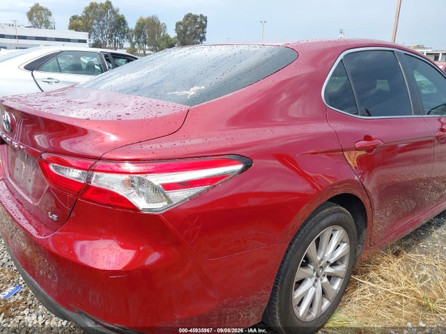 Toyota CAMRY LE 2018 4T1B11HKXJU565766 Image 4