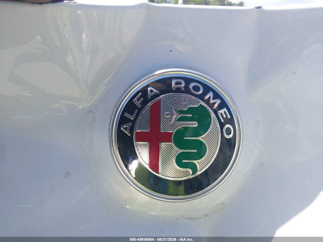 Продажа на аукционе авто 2018 Alfa Romeo Giulia Ti Lusso Awd, vin: ZARFAEEN4J7563432, номер лота: 45936064