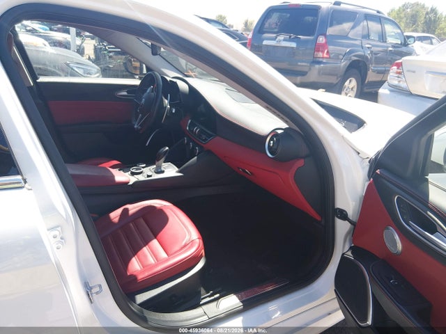 Продажа на аукционе авто 2018 Alfa Romeo Giulia Ti Lusso Awd, vin: ZARFAEEN4J7563432, номер лота: 45936064