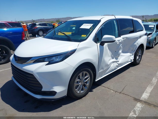 Toyota SIENNA LE 2023 5TDKRKEC5PS177731 Image 2