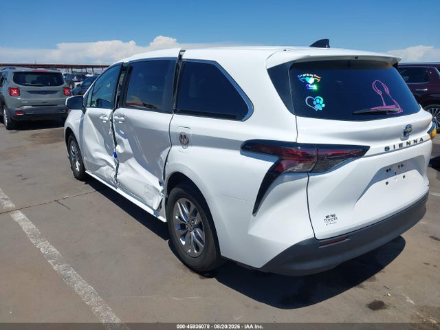 Toyota SIENNA LE 2023 5TDKRKEC5PS177731 Image 3