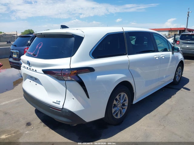 Toyota SIENNA LE 2023 5TDKRKEC5PS177731 Image 4