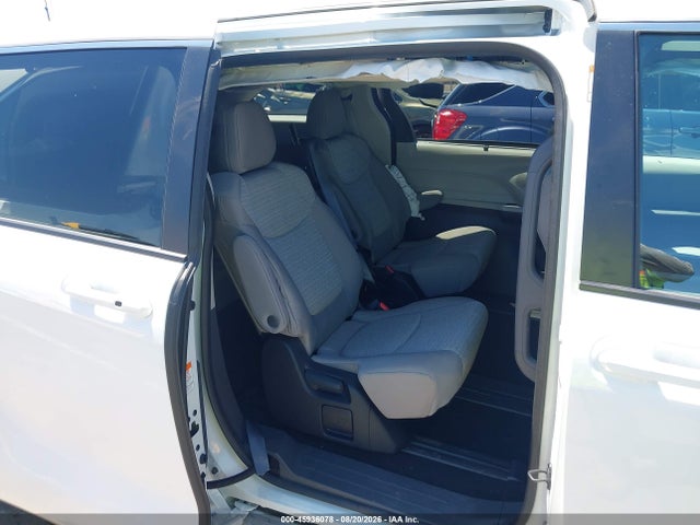 Toyota SIENNA LE 2023 5TDKRKEC5PS177731 Image 8