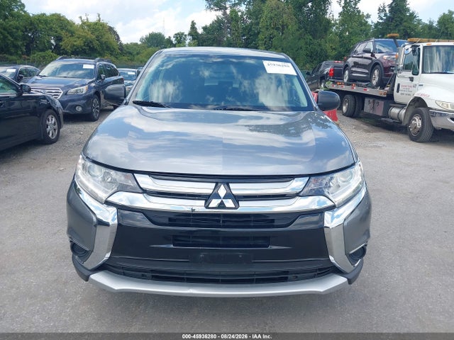 2018 Mitsubishi Outlander Es მანქანა იყიდება აუქციონზე, vin: JA4AZ3A35JZ057239, აუქციონის ნომერი: 45936280