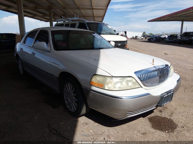 2003 Lincoln Town Car Signature მანქანა იყიდება აუქციონზე, vin: 1LNHM82W03Y682936, აუქციონის ნომერი: 45936308