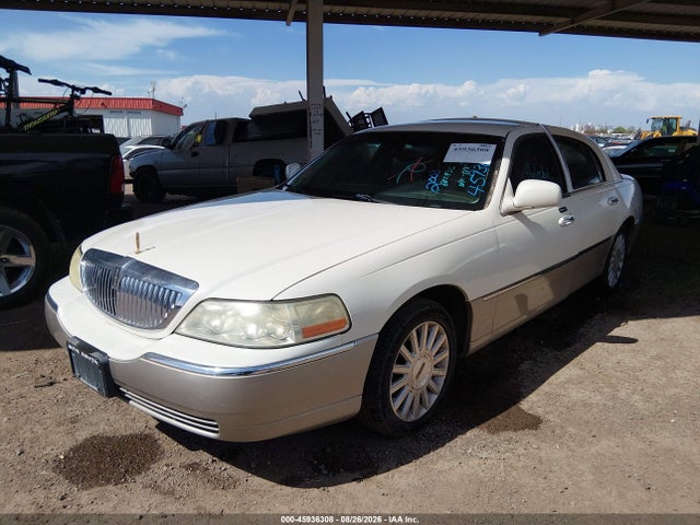 Aukcja sprzedaży 2003 Lincoln Town Car Signature, vin: 1LNHM82W03Y682936, numer aukcji: 45936308
