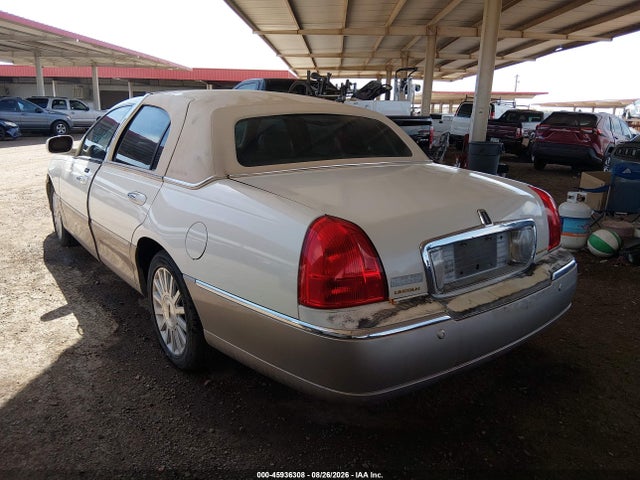 Aukcja sprzedaży 2003 Lincoln Town Car Signature, vin: 1LNHM82W03Y682936, numer aukcji: 45936308