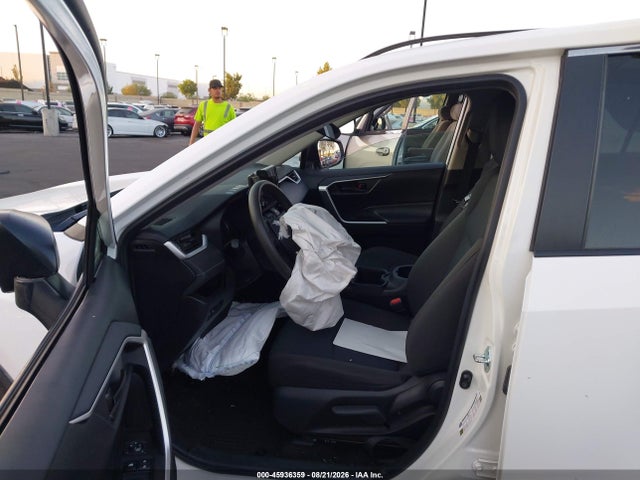 Toyota RAV4 LE 2024 2T3F1RFV2RC458213 Image 5