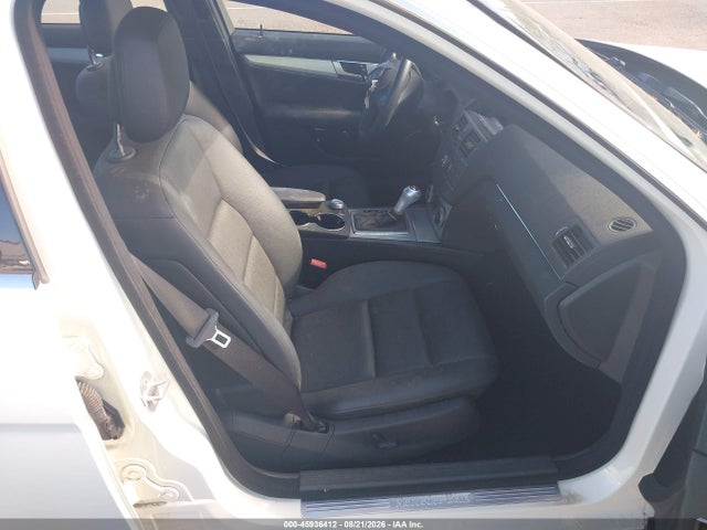 2010 Mercedes-benz C 300 Luxury/sport მანქანა იყიდება აუქციონზე, vin: WDDGF5EB3AF363952, აუქციონის ნომერი: 45936412