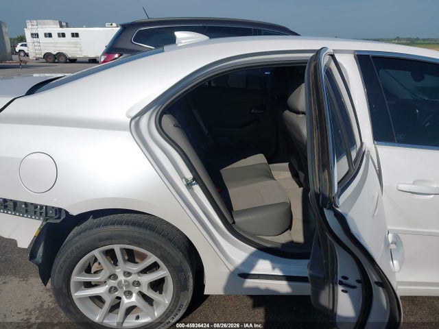Chevrolet MALIBU 1LT 2015 1G11C5SL8FF255669 Image 8