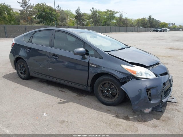 Toyota Prius Three 2014 JTDKN3DUXE1756364 Image 1
