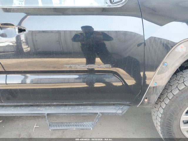 5TFCZ5AN2JX122717 Toyota Tacoma Sr5 V6