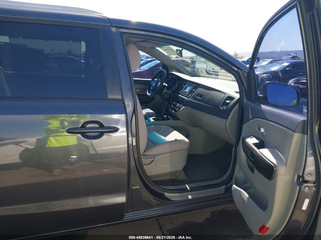 KIA SEDONA LX 2016 KNDMB5C13G6175797 Image 5