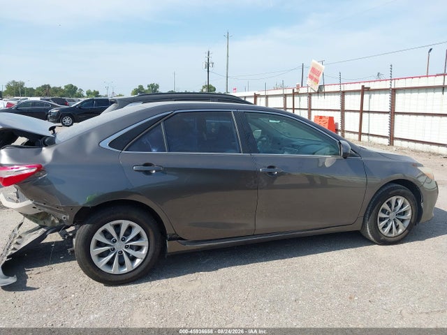 45936658 :رقم المزاد ، 4T1BF1FK6HU770399 vin ، 2017 Toyota Camry Le مزاد بيع