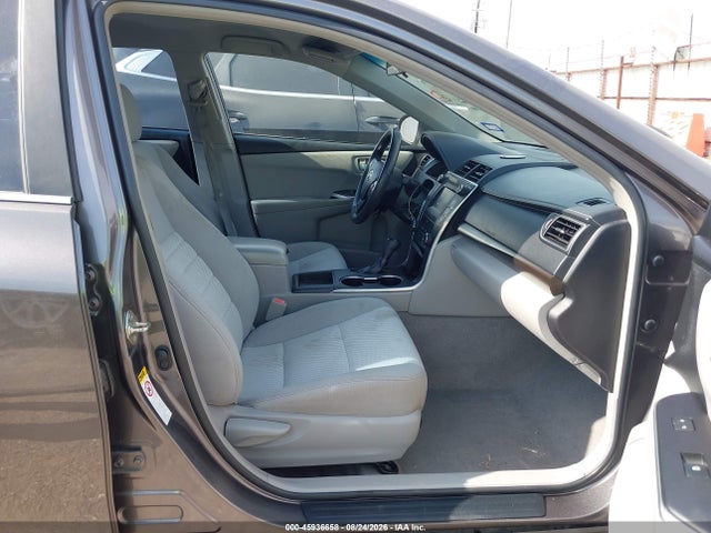 45936658 :رقم المزاد ، 4T1BF1FK6HU770399 vin ، 2017 Toyota Camry Le مزاد بيع