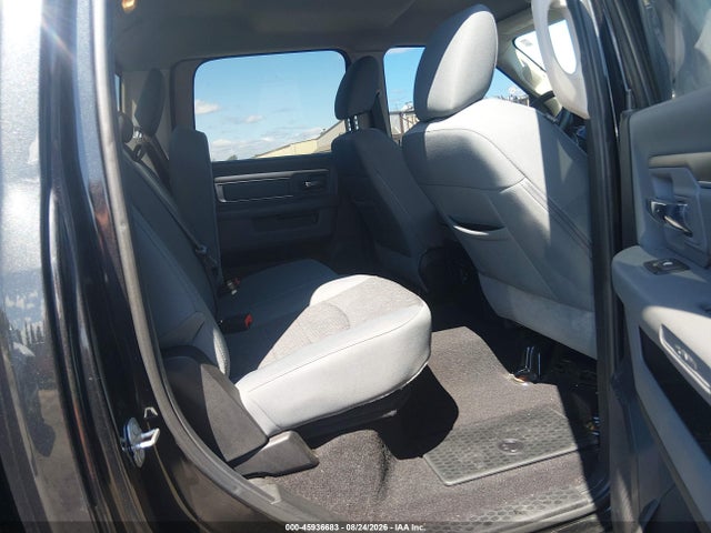 45936683 :رقم المزاد ، 1C6RR7LG0JS260376 vin ، 2018 Ram 1500 Big Horn  4x4 5'7 Box مزاد بيع