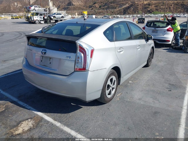 Toyota Prius Two 2014 JTDKN3DU3E0363845 Image 4
