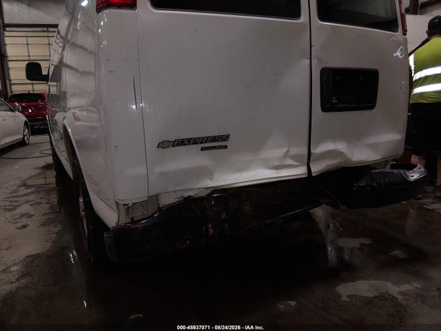 Chevrolet Express 2500 Work Van 2016 1GCWGAFF1G1290678 Image 17