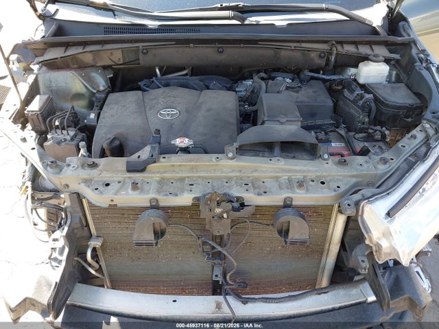 Toyota Highlander Le Plus 2018 5TDBZRFH6JS864243 Image 10