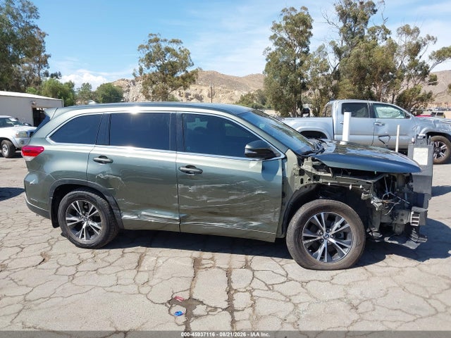 Toyota Highlander Le Plus 2018 5TDBZRFH6JS864243 Image 14