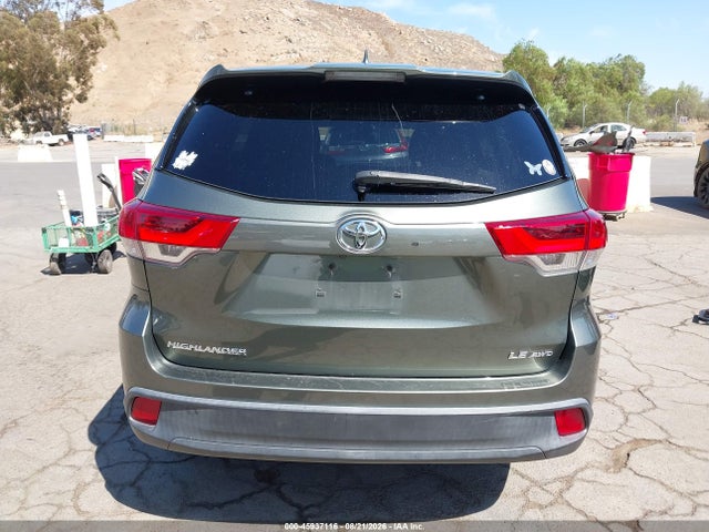 Toyota Highlander Le Plus 2018 5TDBZRFH6JS864243 Image 17