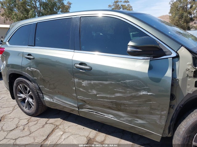 Toyota Highlander Le Plus 2018 5TDBZRFH6JS864243 Image 18