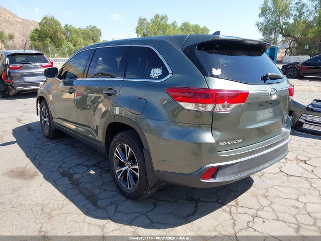 Toyota Highlander Le Plus 2018 5TDBZRFH6JS864243 Image 3