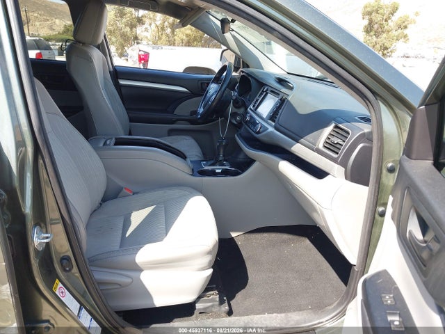 Toyota Highlander Le Plus 2018 5TDBZRFH6JS864243 Image 5