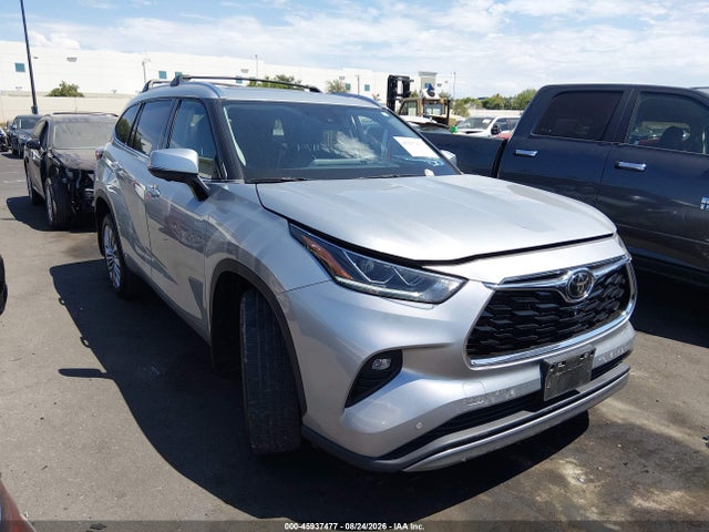 Toyota Highlander Platinum 2024 5TDKDRBH6RS550379 Image 13