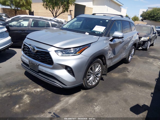 Toyota Highlander Platinum 2024 5TDKDRBH6RS550379 Image 2