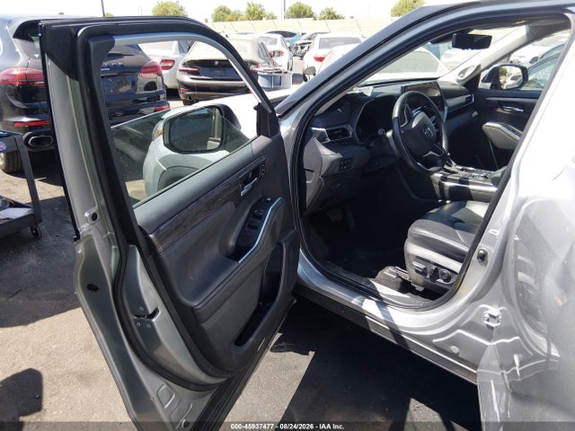 Toyota Highlander Platinum 2024 5TDKDRBH6RS550379 Image 5
