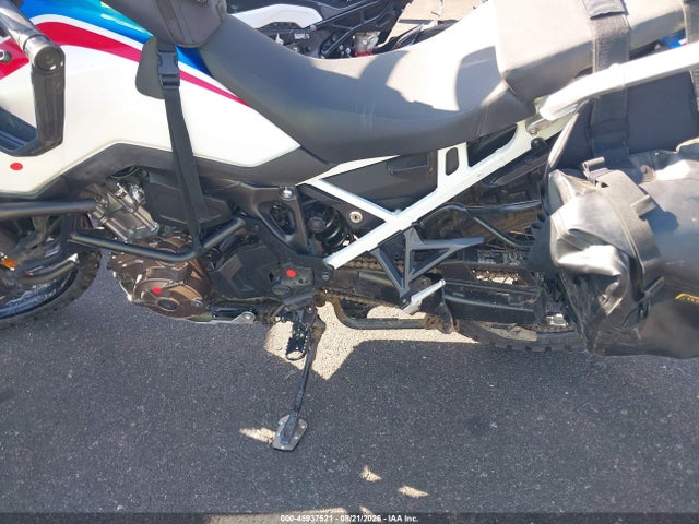 Honda CRF1100 D 2021 JH2SD1004MK100266 Image 13