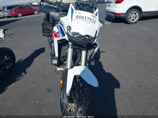 Honda CRF1100 D 2021 JH2SD1004MK100266 Image 5