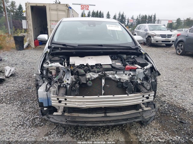JTDL9MFU8N3031703 Toyota Prius Le Awd-e
