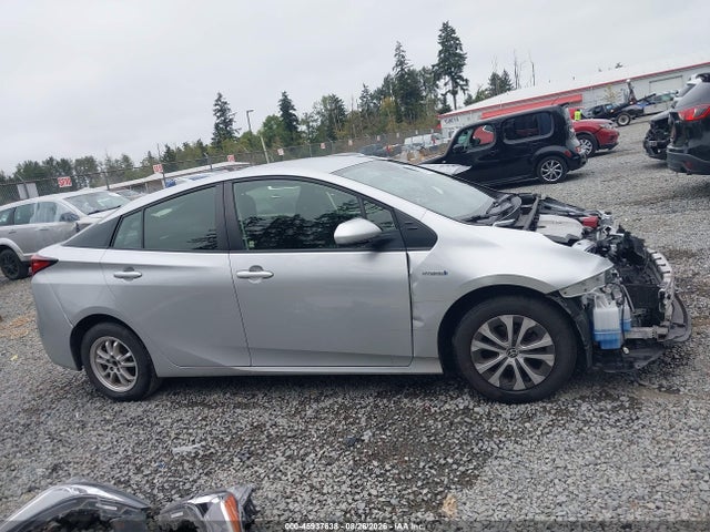 JTDL9MFU8N3031703 Toyota Prius Le Awd-e