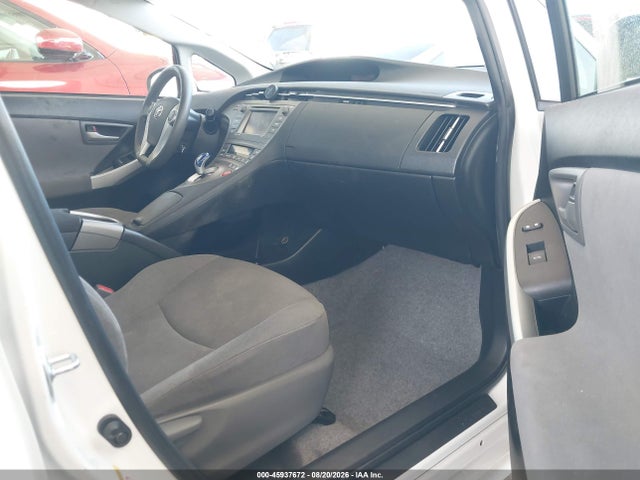 Toyota Prius Three 2015 JTDKN3DU9F1998824 Image 5