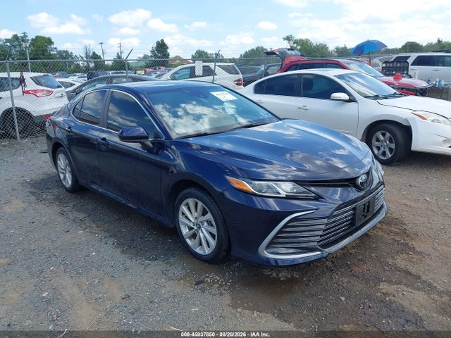 Продажа на аукционе авто 2022 Toyota Camry Le, vin: 4T1C11AK0NU651270, номер лота: 45937850