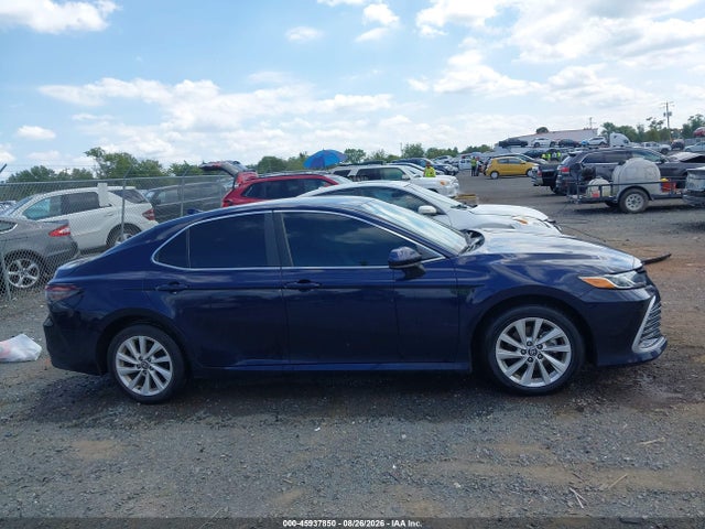 Продажа на аукционе авто 2022 Toyota Camry Le, vin: 4T1C11AK0NU651270, номер лота: 45937850