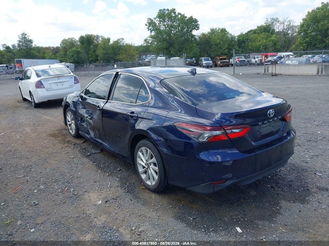 Продажа на аукционе авто 2022 Toyota Camry Le, vin: 4T1C11AK0NU651270, номер лота: 45937850