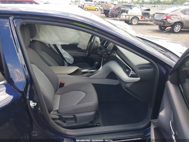 Продажа на аукционе авто 2022 Toyota Camry Le, vin: 4T1C11AK0NU651270, номер лота: 45937850