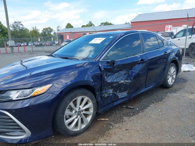 Продажа на аукционе авто 2022 Toyota Camry Le, vin: 4T1C11AK0NU651270, номер лота: 45937850