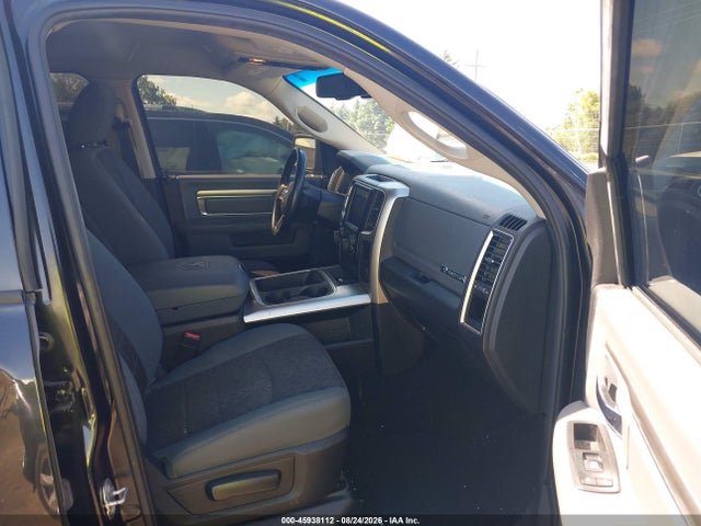 45938112 :رقم المزاد ، 1C6RR7GG1JS231401 vin ، 2018 Ram 1500 Big Horn  4x4 6'4 Box مزاد بيع