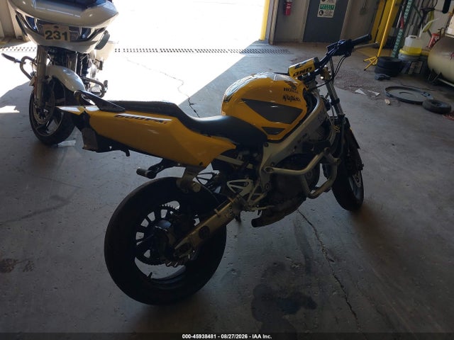 45938481 :رقم المزاد ، JH2PC35036M702922 vin ، 2006 Honda Cbr600 F4 مزاد بيع