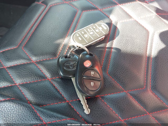 Продаж на аукціоні авто 2010 Toyota Tundra Grade 5.7l V8, vin: 5TFUW5F1XAX104422, номер лоту: 45938484