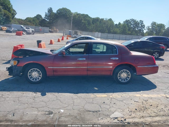 Продажа на аукционе авто 2001 Lincoln Town Car Signature, vin: 1LNHM82W91Y607469, номер лота: 45938742