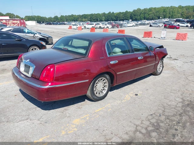 Продажа на аукционе авто 2001 Lincoln Town Car Signature, vin: 1LNHM82W91Y607469, номер лота: 45938742