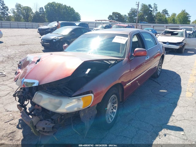 Продажа на аукционе авто 2001 Lincoln Town Car Signature, vin: 1LNHM82W91Y607469, номер лота: 45938742
